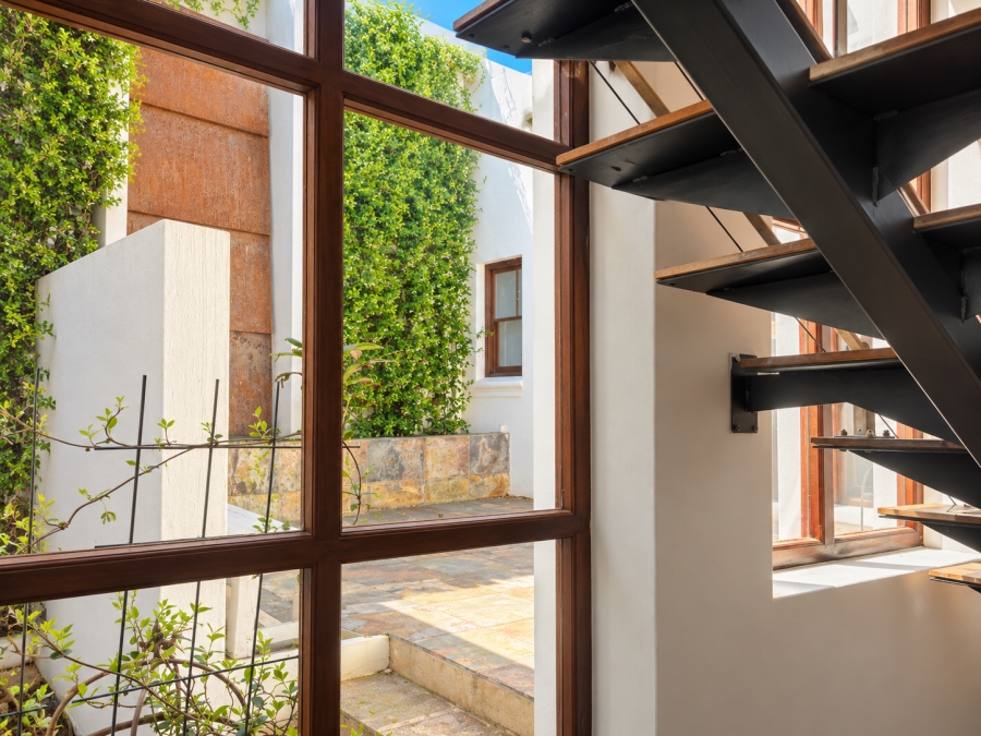 5 Bedroom Property for Sale in North Oaks Western Cape